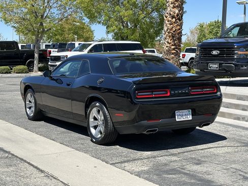 Used 2018 Dodge Challenger SXT image 4