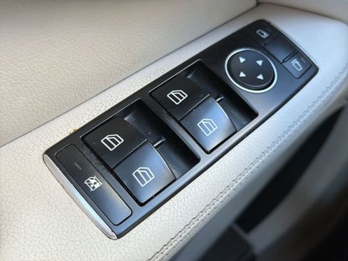 Used 2014 Mercedes-Benz E 350 Sedan image 27