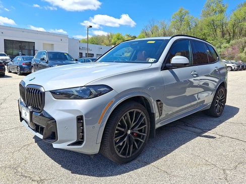 Used 2025 BMW X5 xDrive40i w/ M Sport Package AWD/4WD image 3
