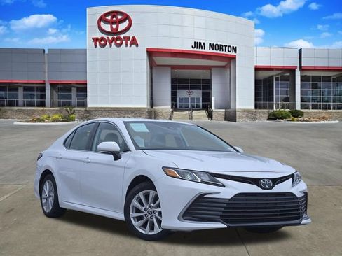 Used 2024 Toyota Camry LE w/ Convenience Package FWD image 1