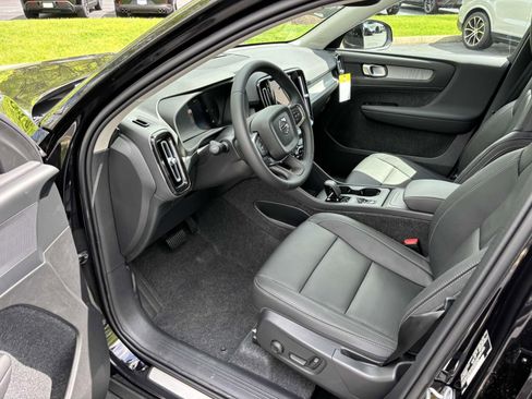 New 2025 Volvo XC40 B5 Core w/ Protection Package Premier AWD/4WD image 24