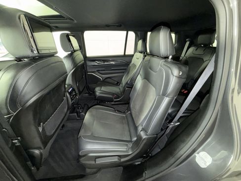 Used 2022 Jeep Grand Cherokee L Laredo image 24