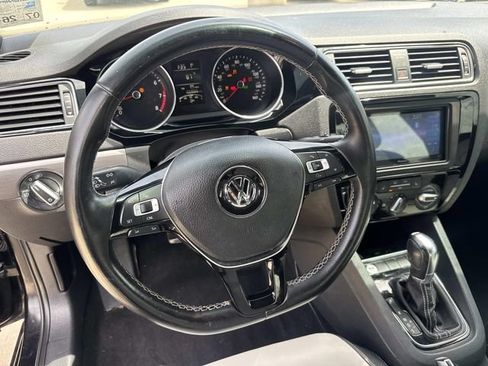 Used 2016 Volkswagen Jetta Sport FWD image 21