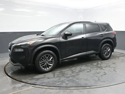 Used 2023 Nissan Rogue S image 3