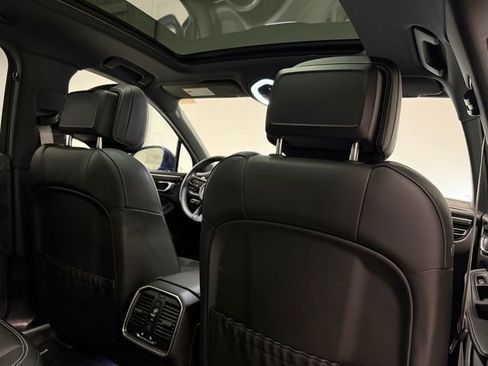 Certified 2024 Porsche Macan S AWD/4WD image 28