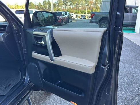 Used 2016 Toyota 4Runner SR5 image 11