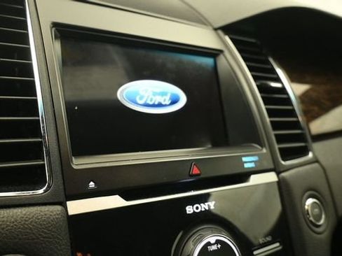 Used 2018 Ford Taurus Limited FWD image 17