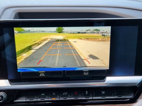 Used 2025 Chevrolet Silverado 1500 LT AWD/4WD image 18