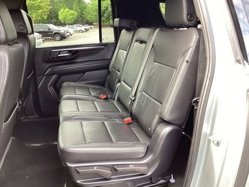 Used 2025 Chevrolet Suburban Z71 AWD/4WD image 11