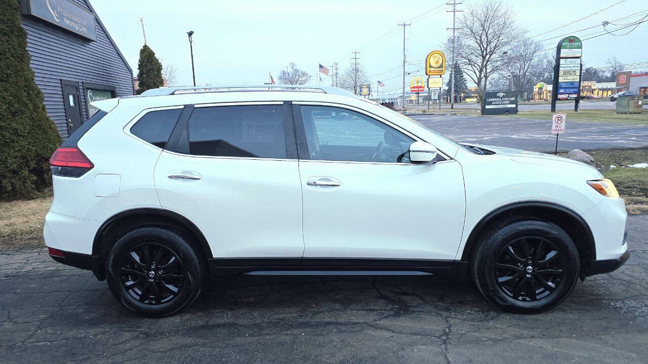 Used 2017 Nissan Rogue SV AWD/4WD image 7