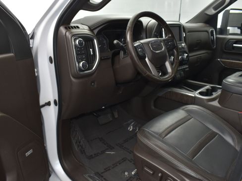 Used 2021 GMC Sierra 2500 Denali w/ Denali Ultimate Package image 12