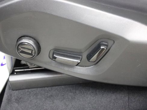 Certified 2025 Volvo XC90 B6 Plus image 19