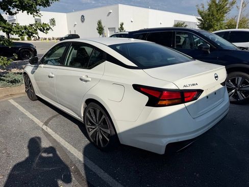 Used 2022 Nissan Altima 2.5 SR FWD image 3