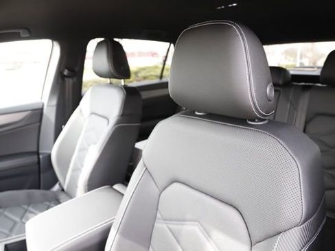 New 2026 Volkswagen Atlas Cross Sport SE image 15