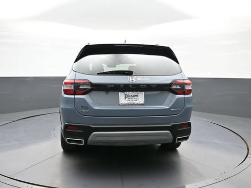 Used 2023 Honda Pilot Touring image 7