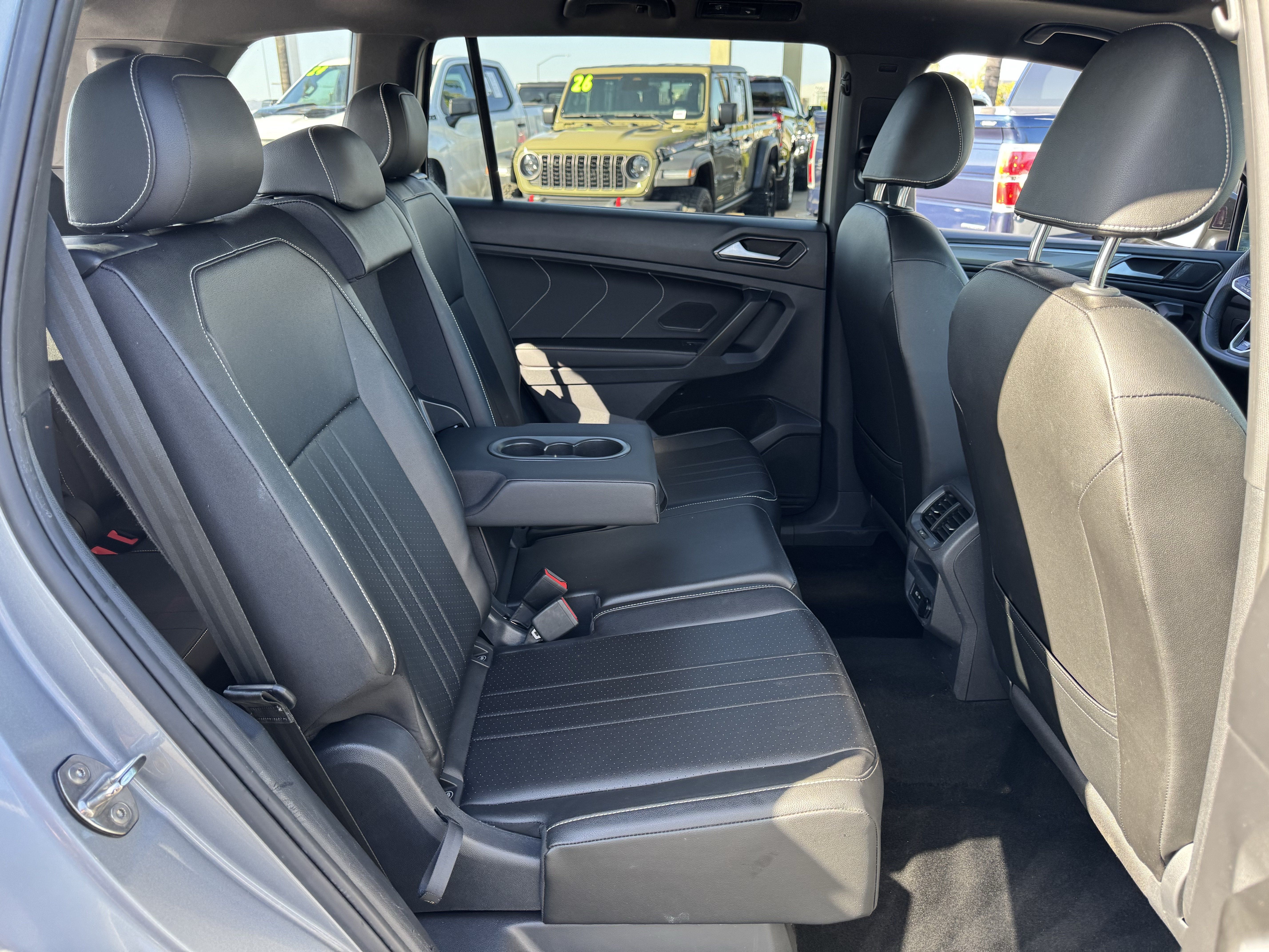 Used 2023 Volkswagen Tiguan SE R-Line FWD image 35