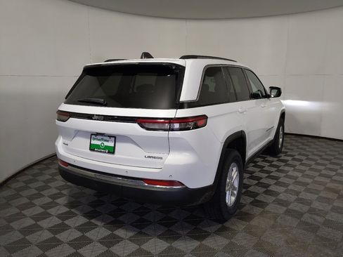 Used 2023 Jeep Grand Cherokee Laredo w/ Luxury Tech Group I AWD/4WD image 7