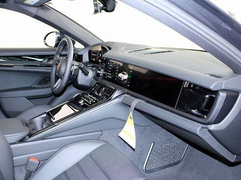 New 2025 Porsche Panamera 4 image 27