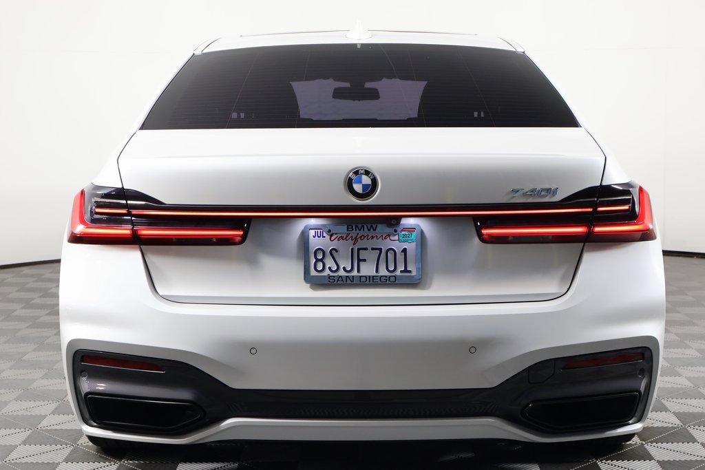 Used 2021 BMW 740i w/ M Sport Package RWD image 5