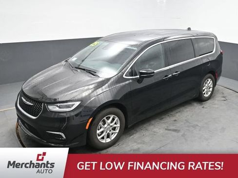 Used 2025 Chrysler Pacifica Select FWD image 35