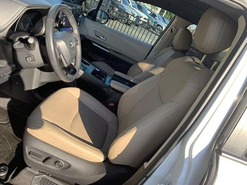 Used 2023 Toyota Sienna Limited FWD image 18