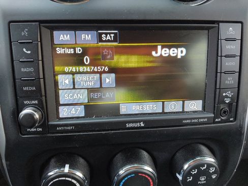 Used 2017 Jeep Compass Latitude AWD/4WD image 25