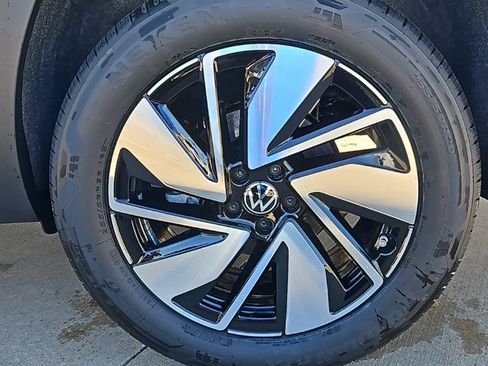 New 2026 Volkswagen Atlas SE image 9