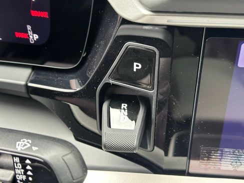 Certified 2026 Porsche Macan Electric RWD image 34