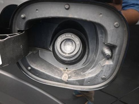 Used 2025 Nissan Pathfinder Platinum FWD image 18