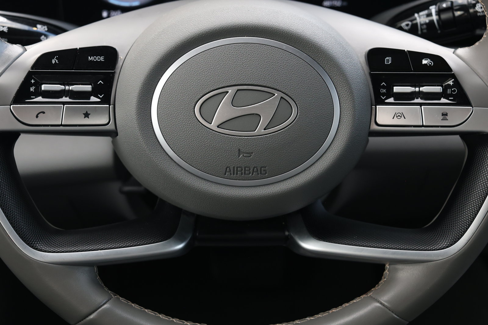 Used 2025 Hyundai Elantra SEL FWD image 19