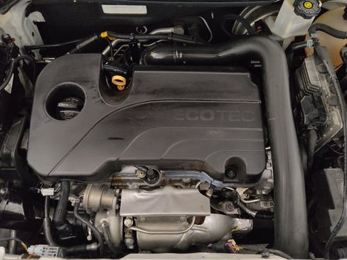 Used 2018 Chevrolet Equinox LS FWD image 30