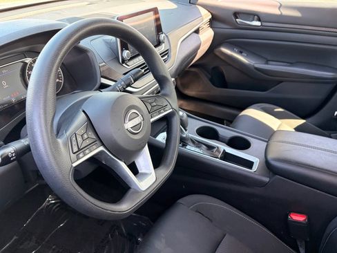 Certified 2025 Nissan Altima 2.5 SV FWD image 18