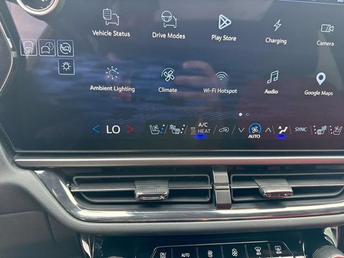 Used 2025 Chevrolet Equinox EV RS w/ Convenience Package II FWD image 18