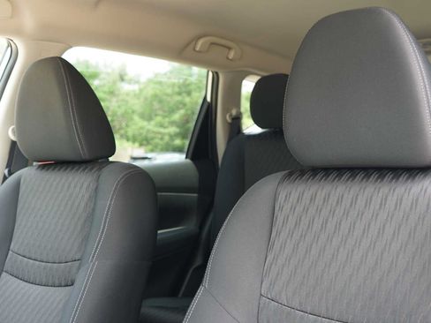 Used 2019 Nissan Rogue SV FWD image 10