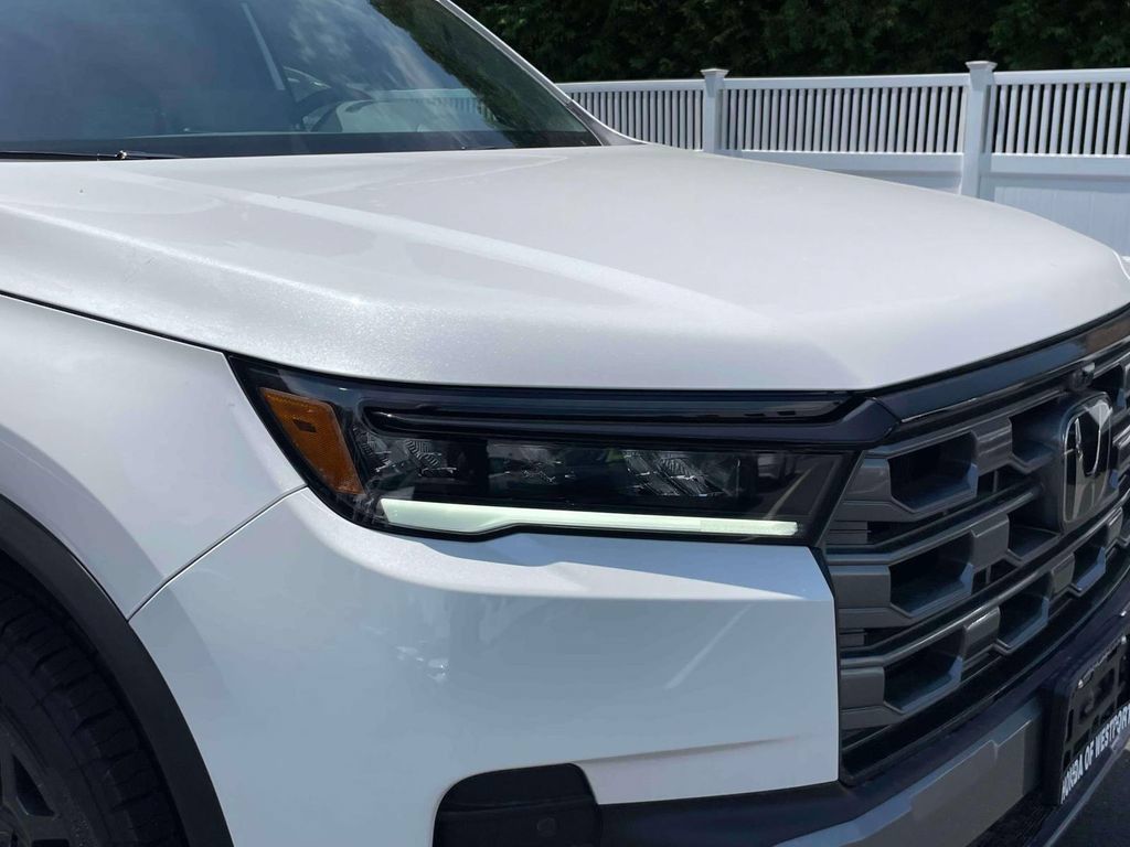 New 2026 Honda Pilot Sport image 9