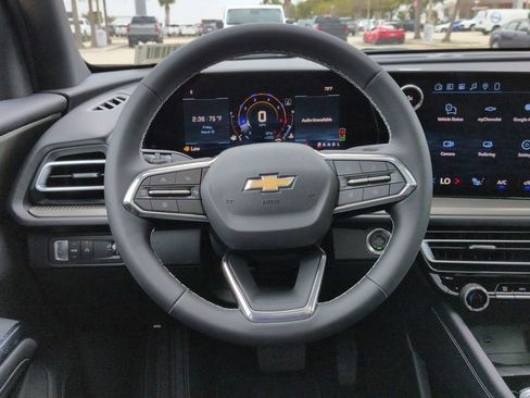 New 2026 Chevrolet Traverse LT w/ Sun and Wheel Package FWD image 11