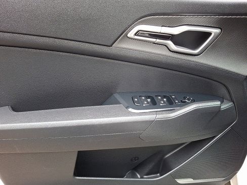 Used 2024 Kia Sportage LX image 13