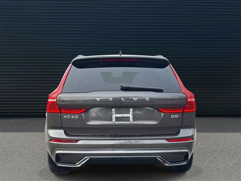 Certified 2025 Volvo XC60 B5 Plus image 6