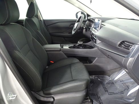 Used 2024 Nissan Rogue S image 14