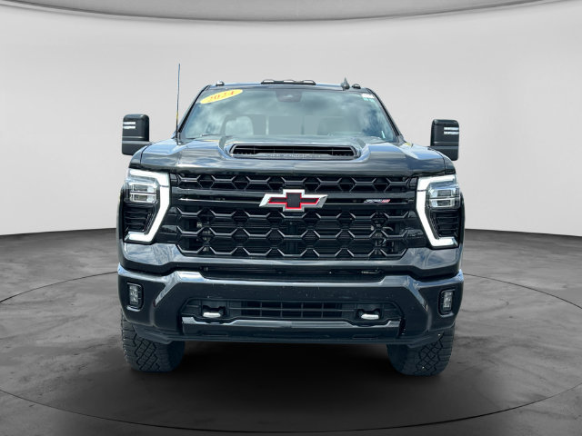 Used 2024 Chevrolet Silverado 2500 ZR2 w/ Technology Package AWD/4WD image 2