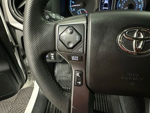 Used 2021 Toyota Tacoma TRD Off-Road w/ TRD Premium Off Road Package AWD/4WD image 15