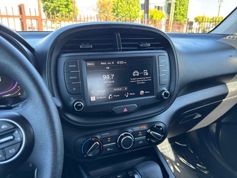 Used 2025 Kia Soul LX w/ LX Technology Package FWD image 20