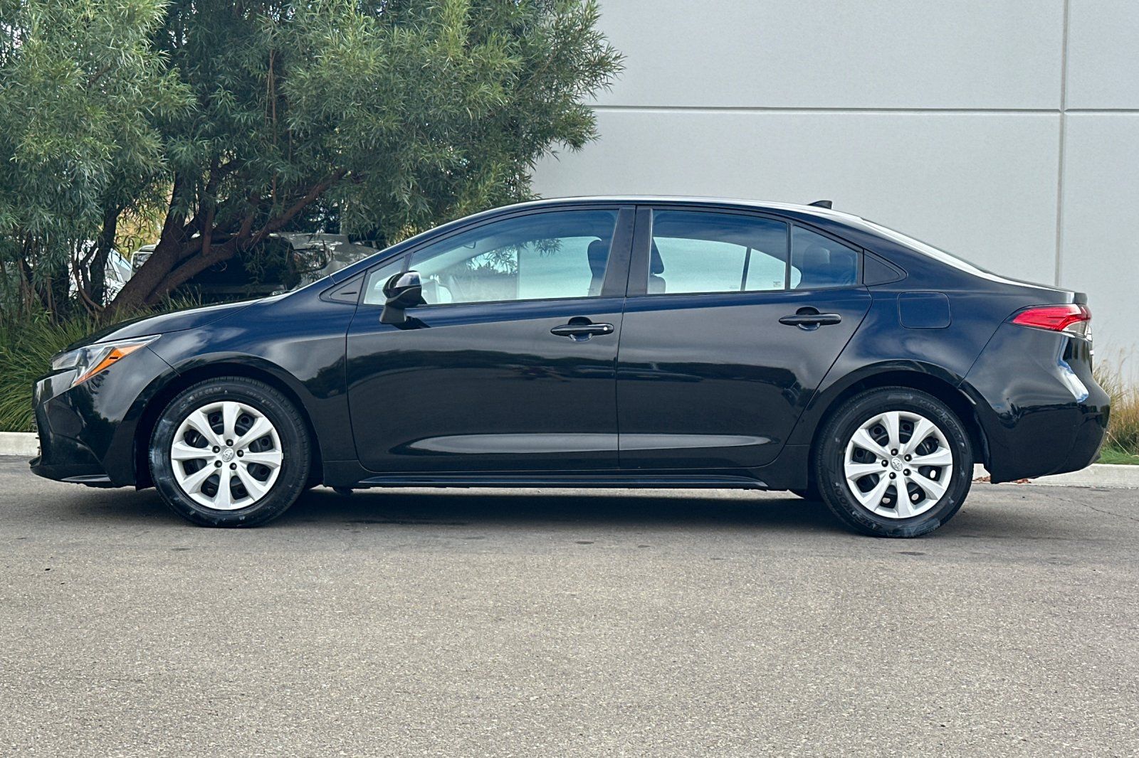 Used 2024 Toyota Corolla LE FWD image 7
