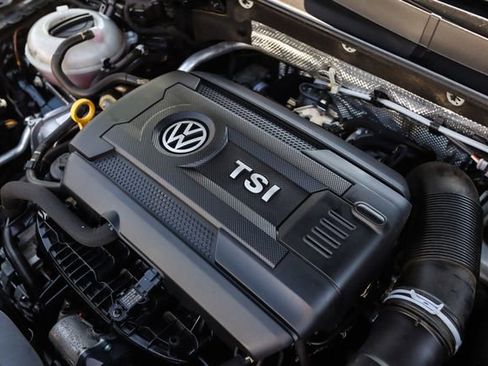 Used 2016 Volkswagen GTI SE image 62