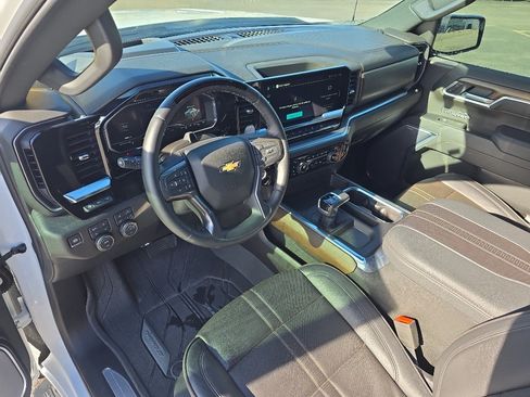 Certified 2025 Chevrolet Silverado 1500 High Country w/ High Country Premium Package AWD/4WD image 10