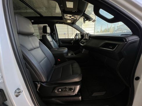 Used 2022 Chevrolet Tahoe RST w/ Luxury Package AWD/4WD image 17
