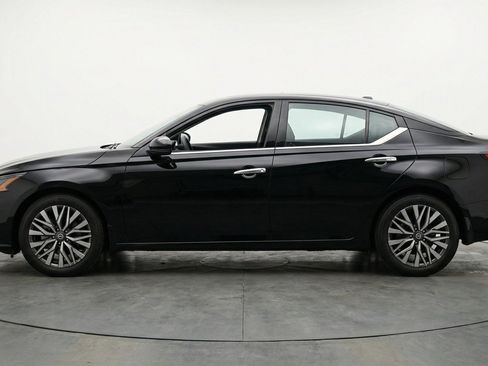Used 2025 Nissan Altima 2.5 SV FWD image 5
