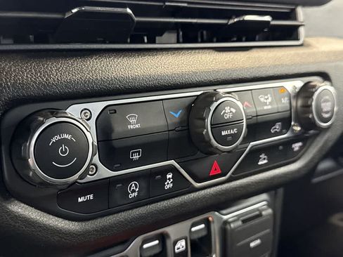 Used 2024 Jeep Wrangler Unlimited Sport AWD/4WD image 19