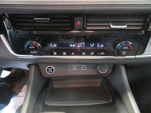 Certified 2022 Nissan Rogue SV image 16