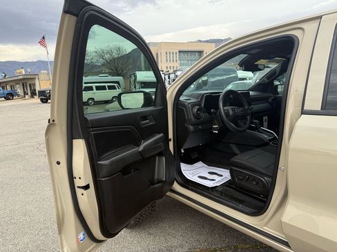 Used 2024 Chevrolet Colorado Trail Boss w/ Technology Package image 11